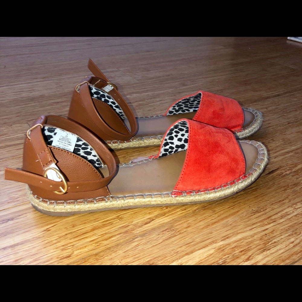 Woman’s Sandals - Picture 5 of 5
